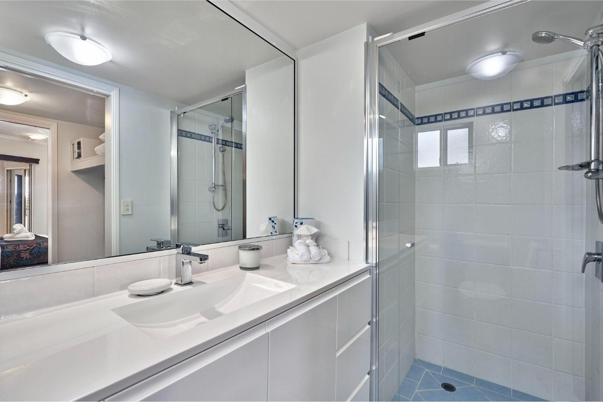 North Cove Waterfront Suites Cairns Exterior foto