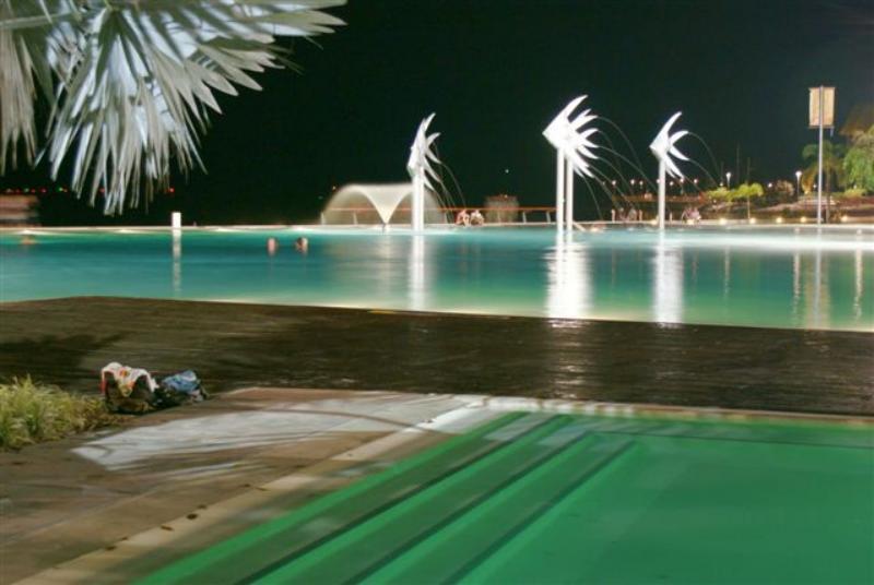 North Cove Waterfront Suites Cairns Exterior foto